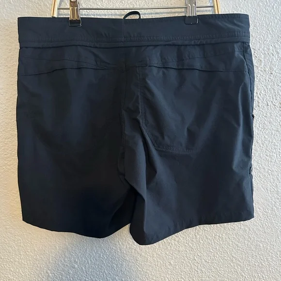 Mountain Hardware Women’s Black Nylon Hiking Shorts Size 8 - Picture 2 of 8